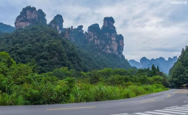 湖南张家界十里画廊，奇峰异石美如图画，是当地最会讲故事的景区