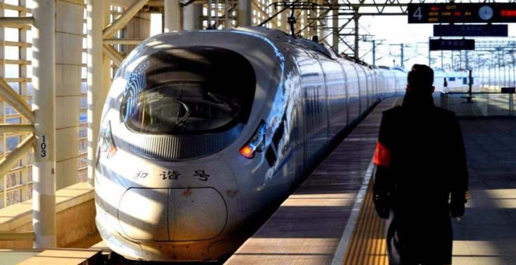 中国高铁立硬币只是传说？日本表示粘了胶水，美国游客站了出来