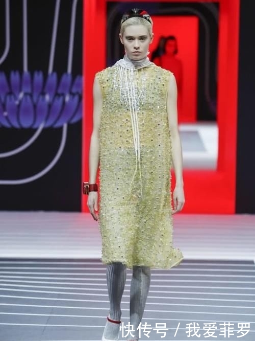 『时装周』2020秋冬时装周:玩转性别印象,Prada展现女性的强大力量