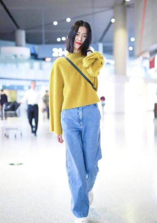  『女性』基础款牛仔裤也能穿出高级感，跟超模刘雯这样搭，时髦更减龄