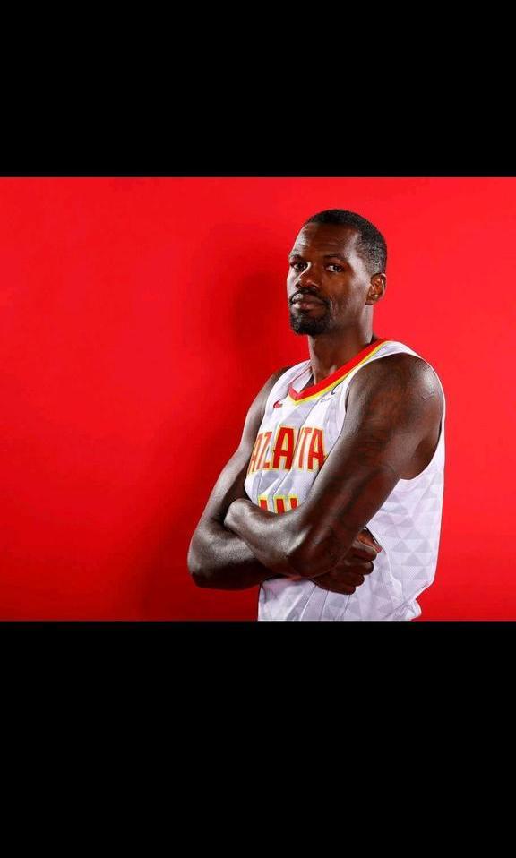 飞人，林书豪领衔老鹰新赛季定妆照