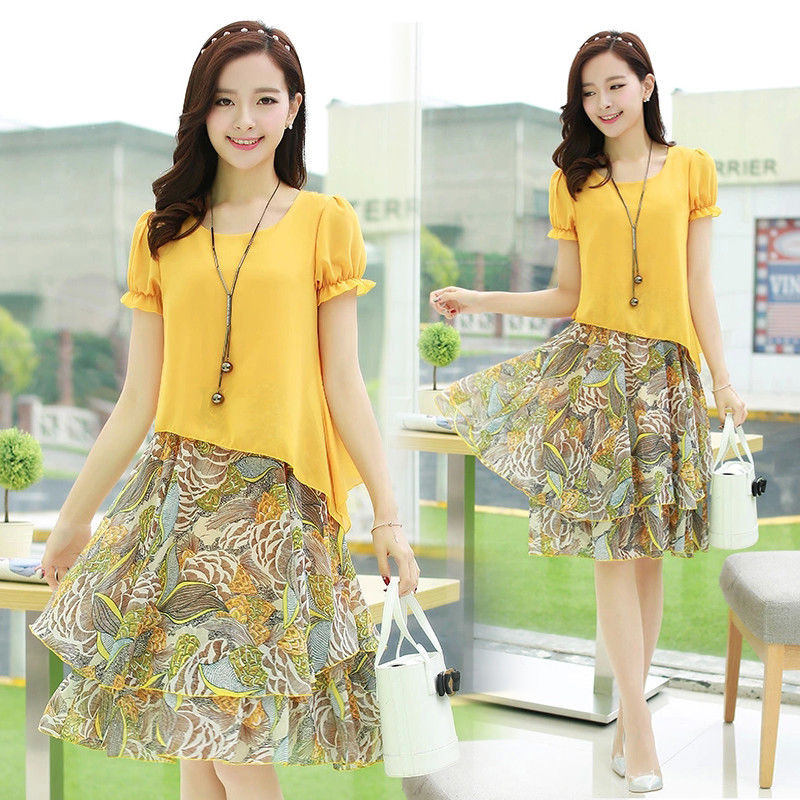 不是我特意装嫩，是这款紧身连衣裙太迷人了，优雅又气质