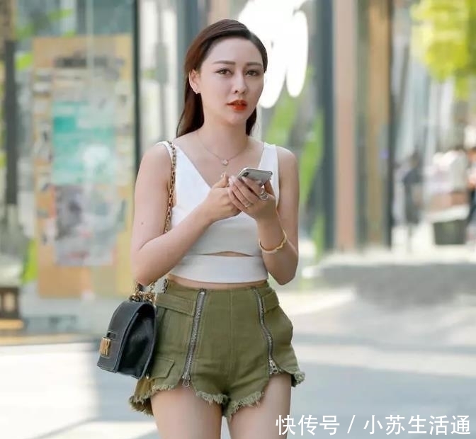 「拥有」街拍:拥有独特气质的女子,穿搭时尚,彰显迷人女性之美