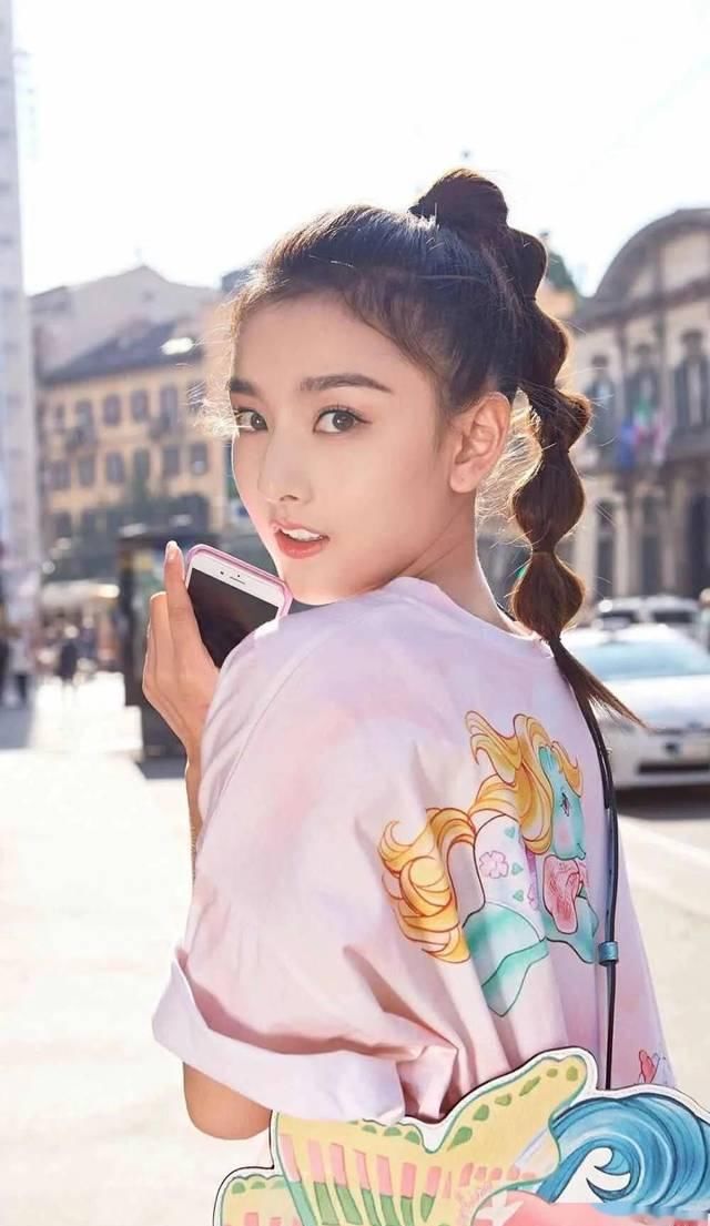  气质■显瘦显气质的“T恤+裙子”，才是今夏最时髦的穿搭套路！