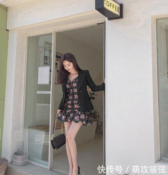「女人」孙允珠V领碎花连衣裙,优雅时尚女人味十足