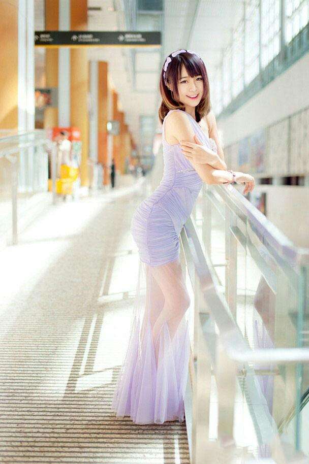 紧身裙穿出高挑迷人好身材, 简单美丽