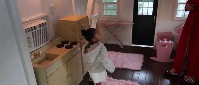  「很爽」做Travis Scott和Kylie的女儿是什么体验？Stormi:谢邀，很爽