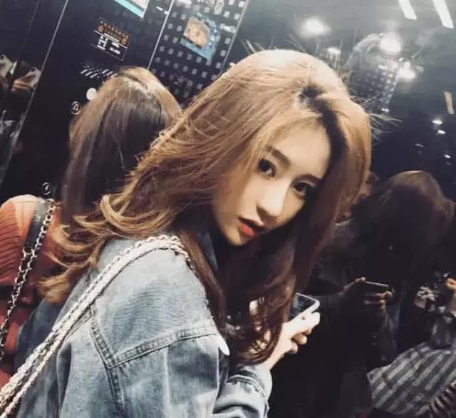 抖音一姐温婉转战直播，辟谣堕胎称不是随便的人，素颜出镜嘲笑丑