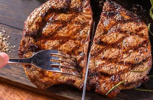 西餐厅吃牛排要叫几分熟?老手都这样回答,不