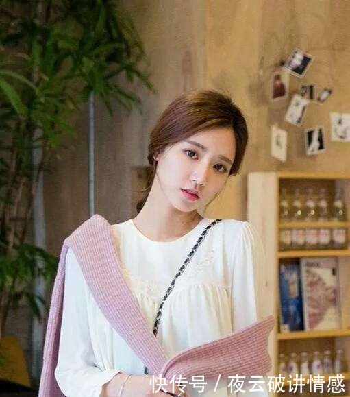 紧身裤穿着显腿长腿细, 点缀整体美感, 清爽动人