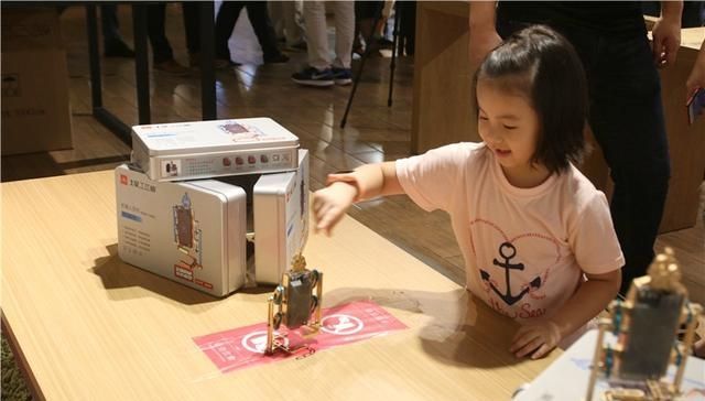 #能力#孩子动手能力差怎么锻炼孩子的动手能力，以下请参考