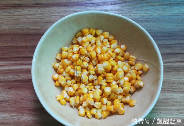 【年轻】小姨35岁仍是少女脸,就因爱吃它,美白保湿显年轻,人见人夸