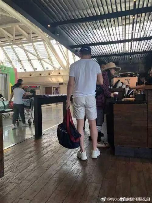 张馨予怀孕了？网曝何婕陪张馨予医院孕检！送走爱犬疑似坐实怀孕