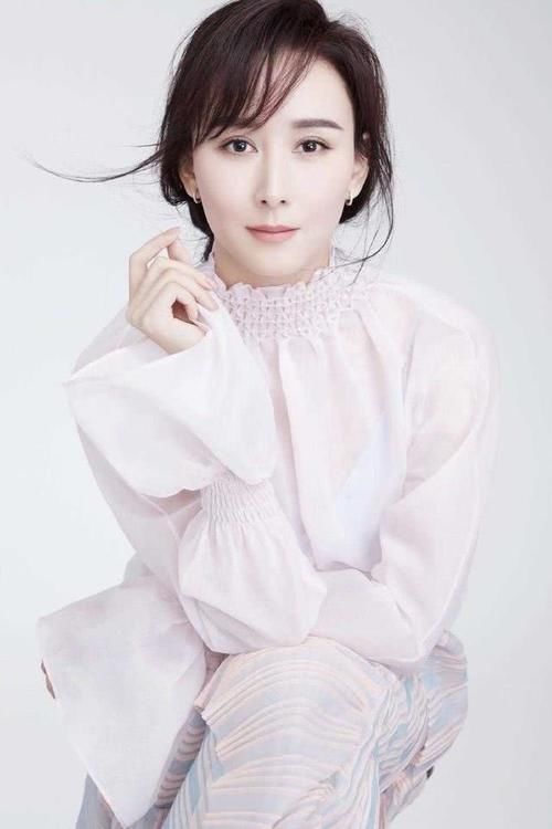  #少女#收起你的普通衬衫吧！今年流行这4款衬衫，穿上它你就是人群焦点