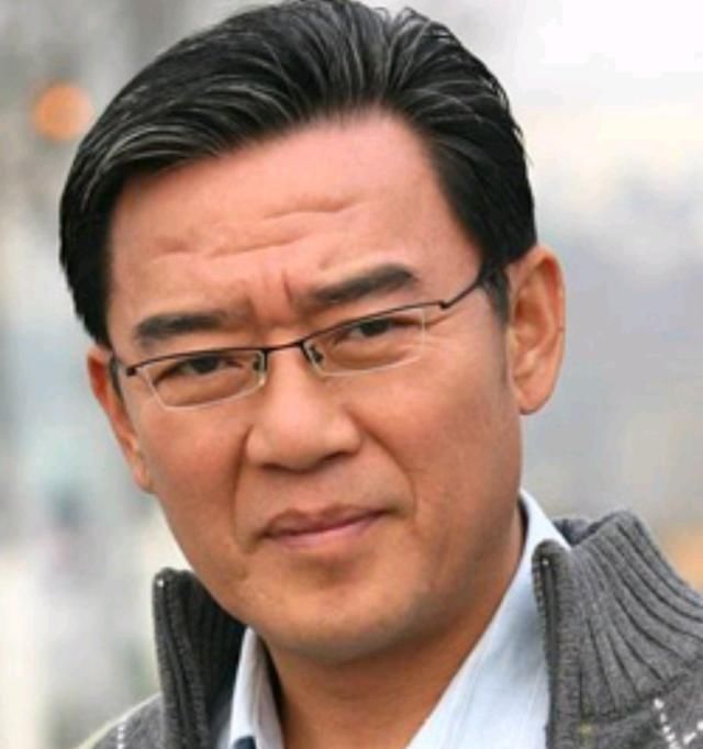  『轻狂』李成儒直接说出年轻演员的那些轻狂，红地毯也有瑕疵！