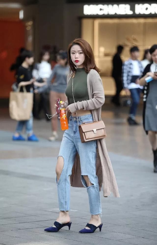  『小姐姐』少女搭配高跟鞋，简约穿搭时尚又减龄