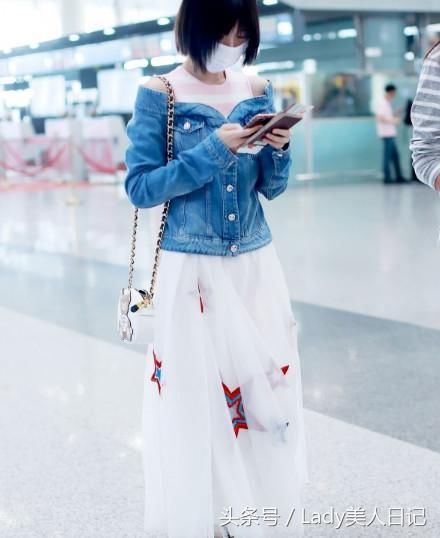 今年最流行的星星图案,林依晨这款不敢模仿,佟丽娅穿起来最好看