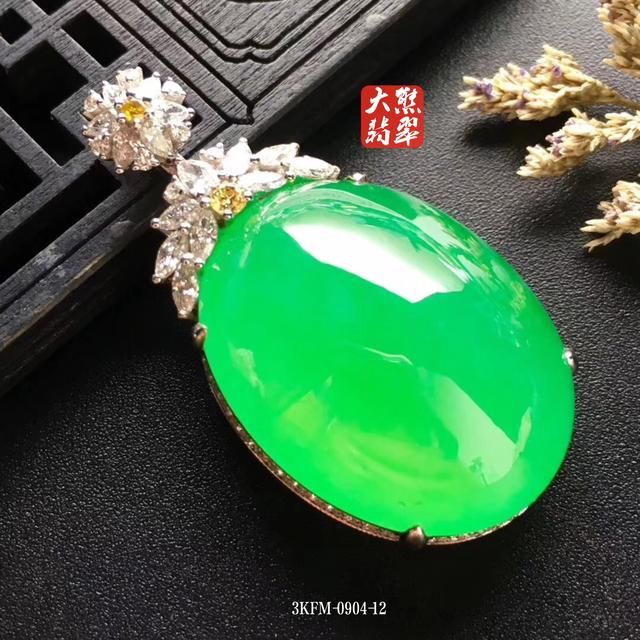 融入了中西方时尚的镶嵌翡翠，你真的抗拒得了吗？