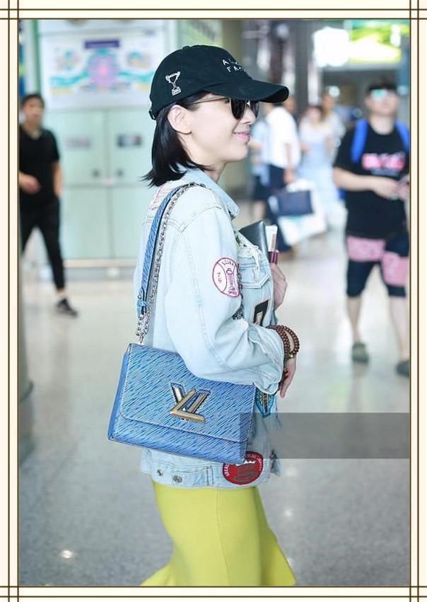 黄圣依真狠的下心!这么瘦的裙子也要硬穿进去,不想却勒出大宽胯