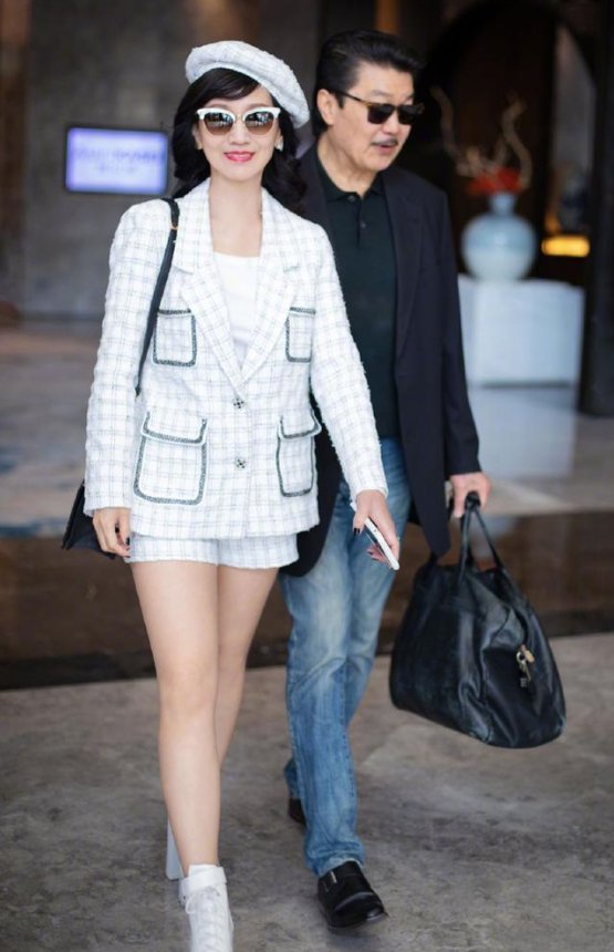  #气质#女人40岁之后，少穿花衣服，备上这6种颜色就行，减龄有气质