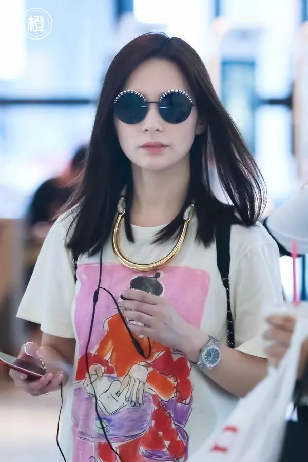 朱亚文女儿这么可爱!关晓彤鹿晗都见过家长了?【海报街拍】