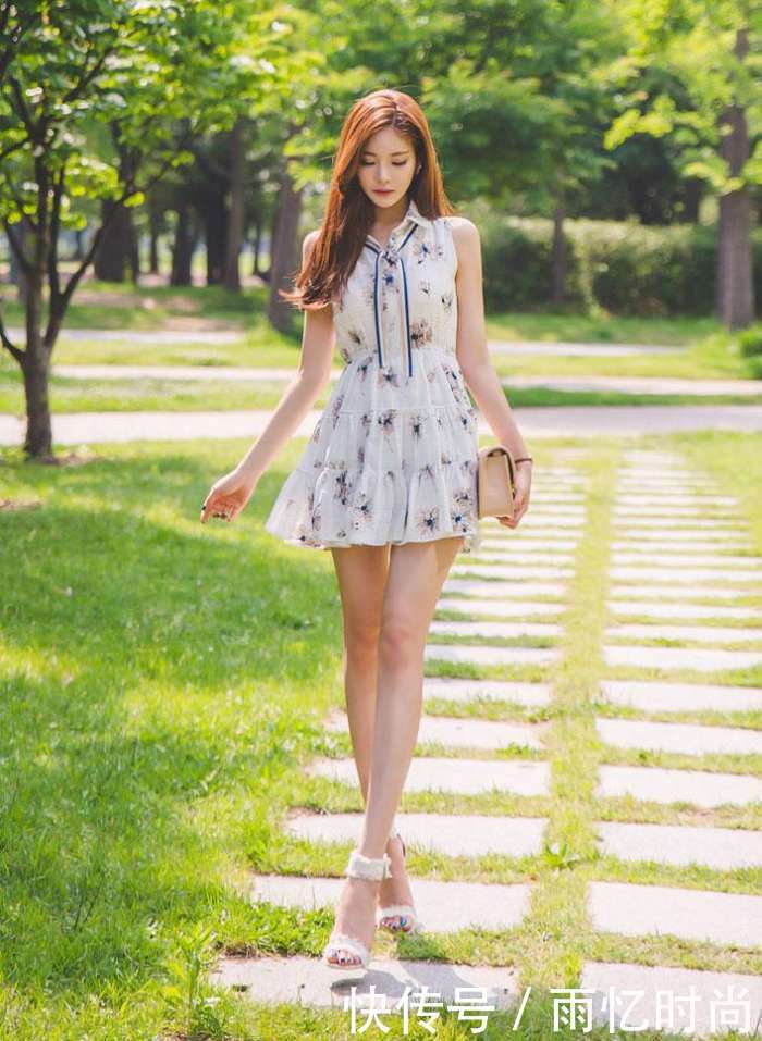 短款连衣裙秀长腿魅力, 展示女人的青春魅力!