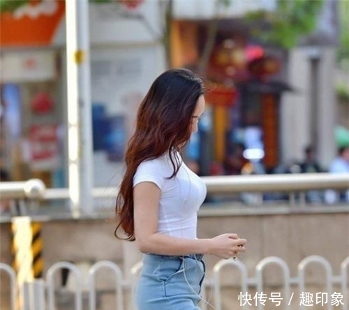 「难忘」街拍:优雅洋气的小姐姐,唯美的穿搭很动人,让人难忘