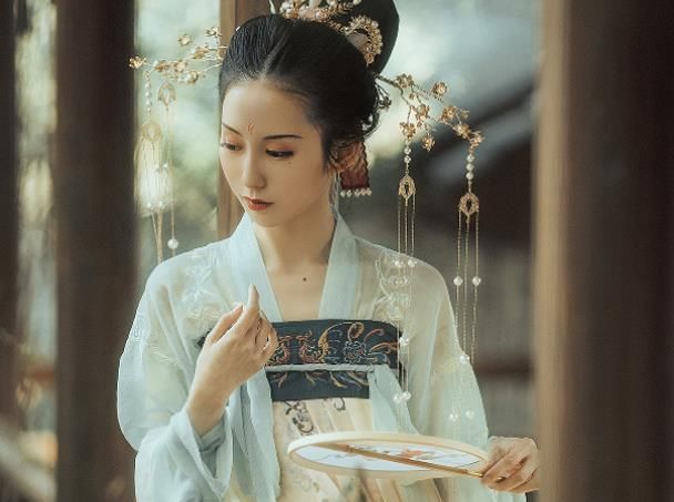  「果你选择」心理学：凭直觉选１个后宫女子，测你会在几岁发财？