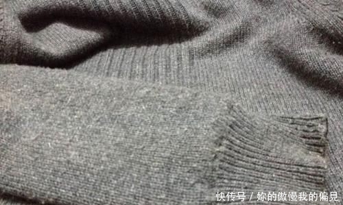 「提醒」两根旧牙刷绑一起,解决了不少人困扰的难题,抓紧提醒家人还不迟