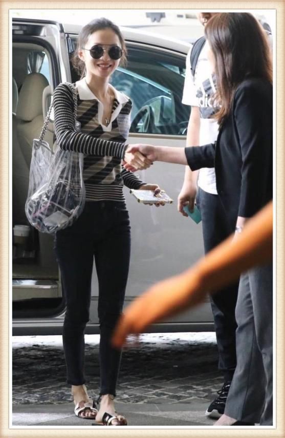 当86斤张韶涵和100斤娜扎同穿一件衣，网友：女人真不是越瘦越美