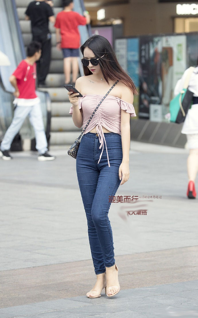 街拍重庆:六款轻熟风格的穿搭，看起来很美，还不会过时!