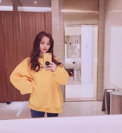 女生上大学就要打扮美美的，像吴宣仪等人这样穿，特别有异性缘！