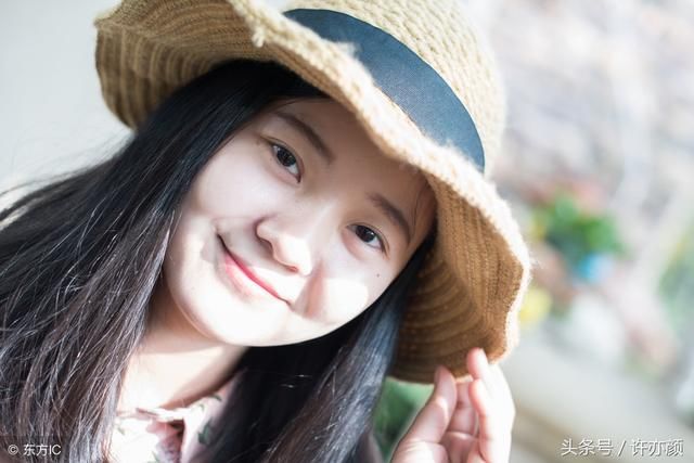 女生有这4个特征，不化妆也很美，特别第4点，男生眼里最性感！