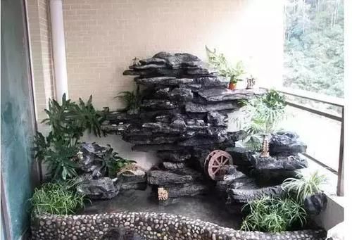  『人喜欢养』在阳台上砌一个鱼池，可拉风了，让外人一看就觉得你是个土豪！