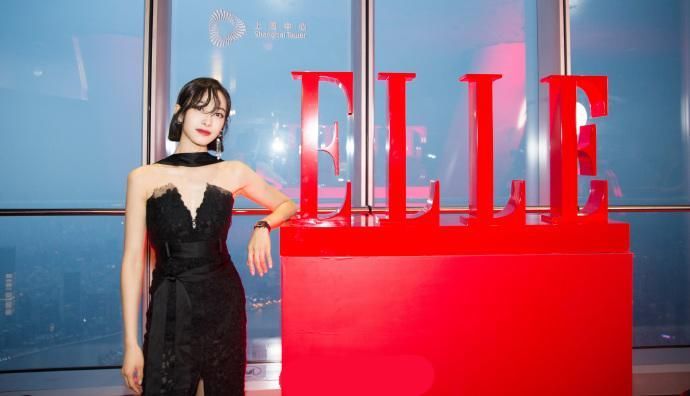 宋茜亮相风尚大典 身着黑色蕾丝连衣裙 网友:优雅性感的女人