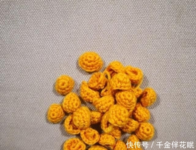  「花香」像闻花香一样看着雏菊，每天都变得美丽