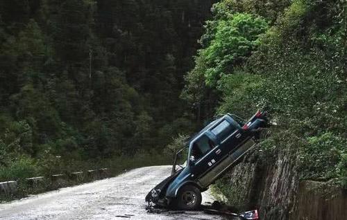 世界上最危险的公路——穿行在天堂与地狱之间，就在中国！