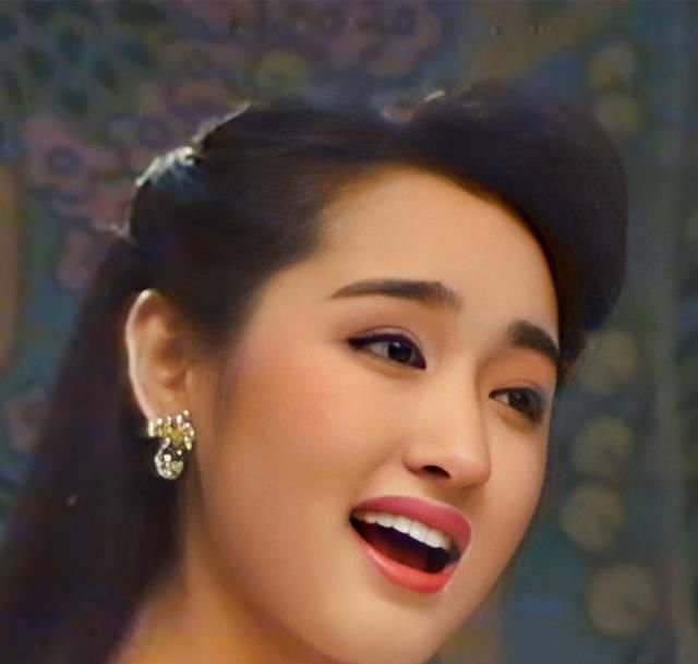  杨钰莹@“甜歌天后”杨钰莹真的像照片那么美吗？这组老照片足以见证