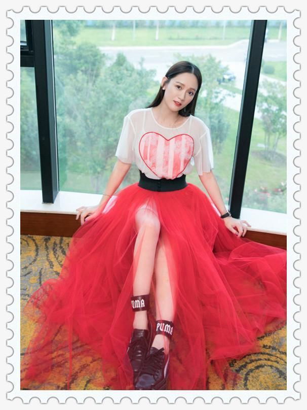 陈乔恩胆真大!为秀腿直接披层轻纱当裙子，网友:唐嫣根本没法比