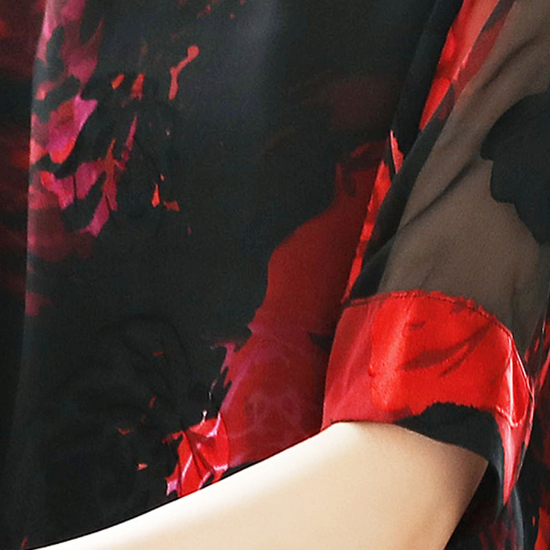 年过40的你偶尔装嫩一下，多穿这样的连衣裙配高跟鞋焕发女人味