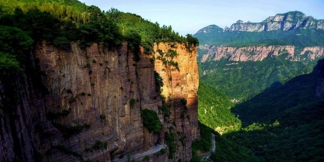 世上最危险的村庄，有的建在活火山上，有的建在悬崖峭壁上