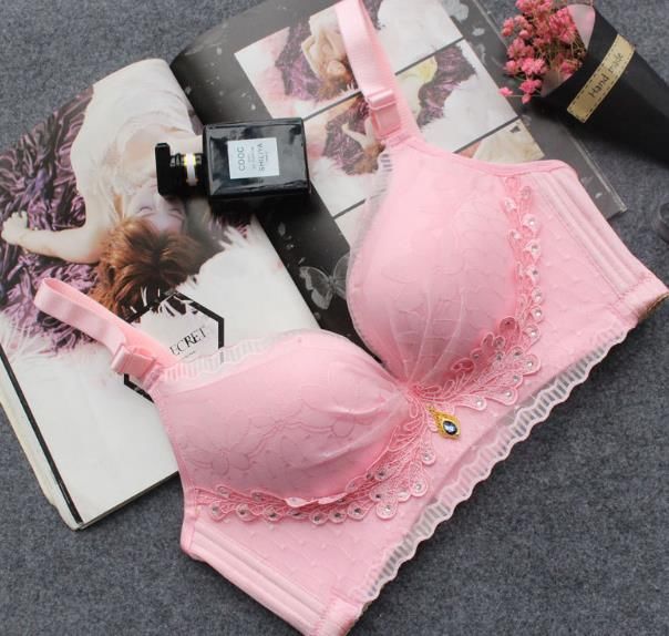 女人的自信用好文胸打造，穿出凹凸曲线美，才有满满女人味