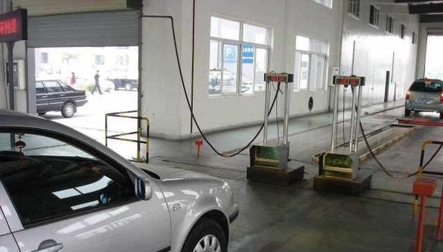  『汽车』年检就像“鬼门关”，尾气检测太遭罪老司机教你个笨方法