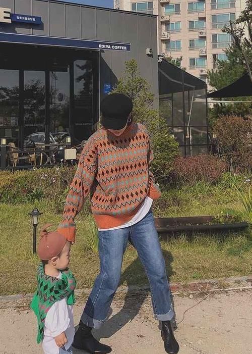 『深蓝色』学会针织衫的“3部曲”,一件就可以过完春天