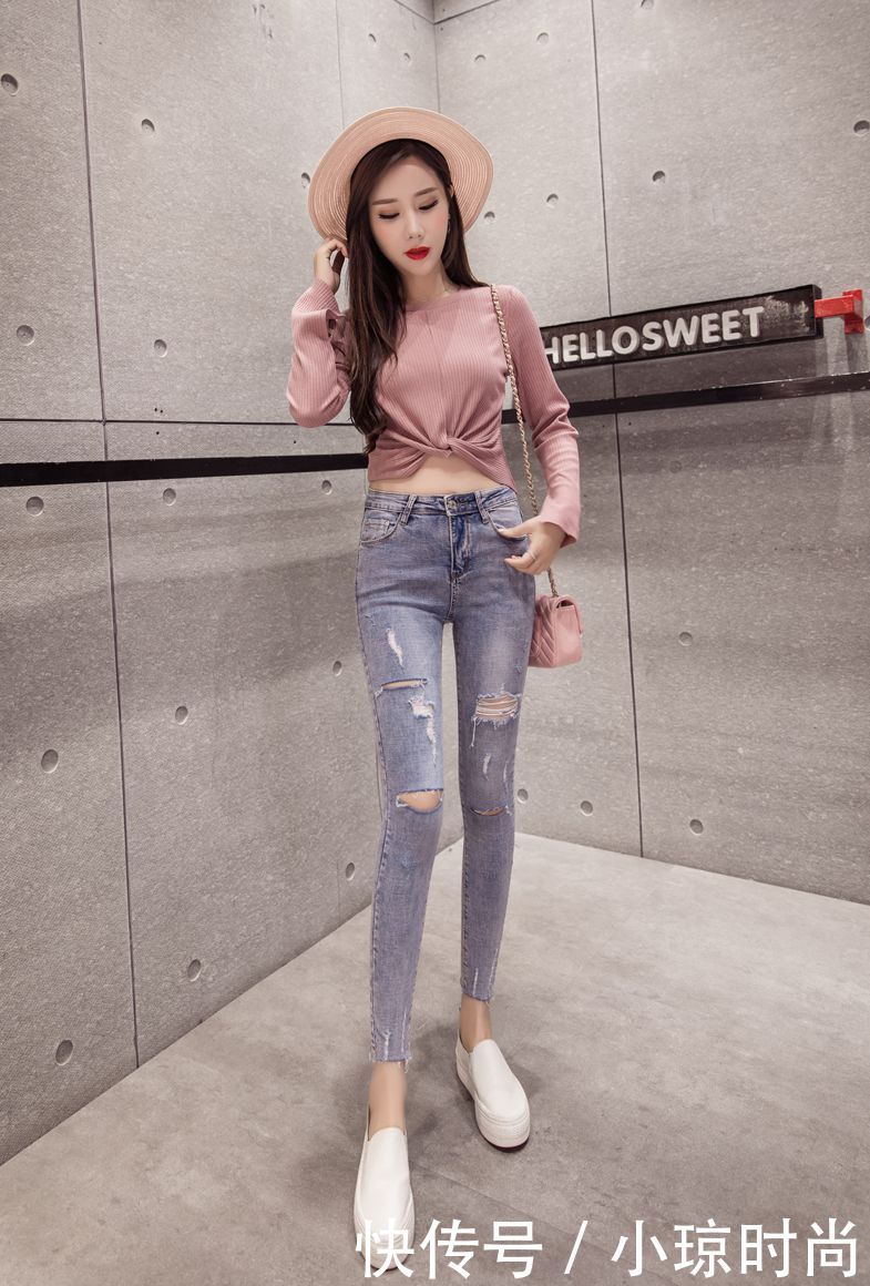 紧身牛仔裤显身材,爱美的女人最明智之选,拥有它青春迷人