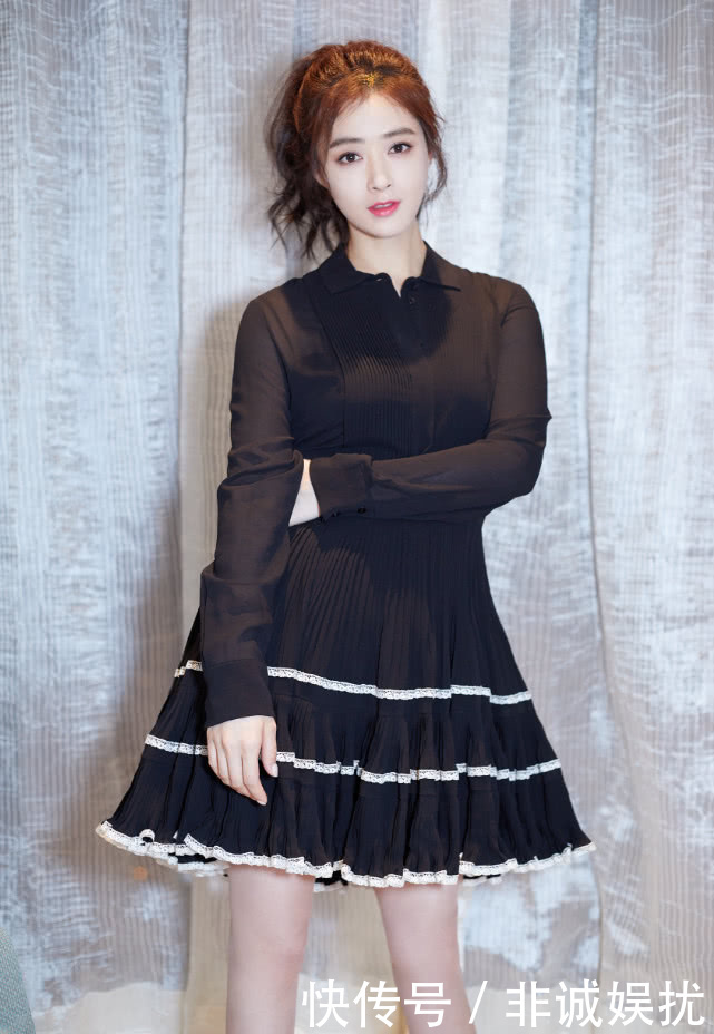 蒋欣如今都敢露腿了，竟然细得快赶上杨幂，瘦了之后真的是好美！