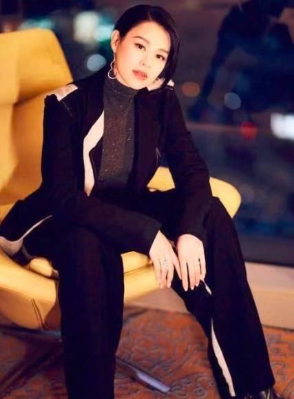  气质：这种女明星骨架大还并不是仍然美，张雨绮妖而脱俗，巩俐一直内置气质
