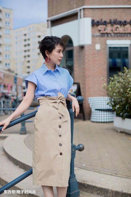 40岁海清真会保养，超短裤秀美腿，网友：真细，裤腿能塞两条腿