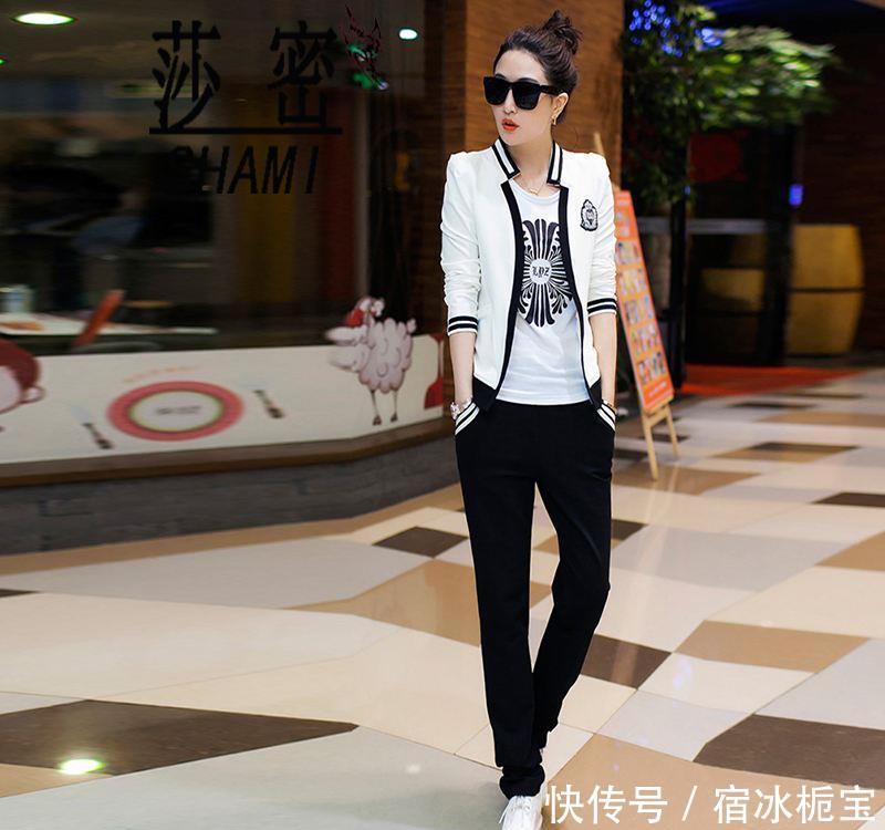  『风范』时尚街拍：窈窕优雅的街拍美女，穿搭性感优雅，傲娇女神风范