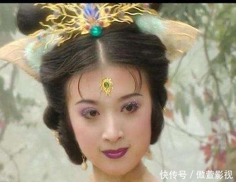 女明星■女明星的孔雀公主造型,全身都穿上羽毛就像了吗?